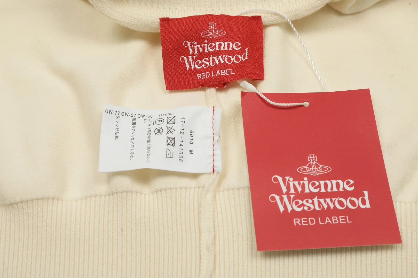 VIVI115 # vivienne west wood Vivienne classic knitted sweater wool cardigan 2024 autumn latest style Exclusive and highest quality on the entire network Order with confidence - 🧩 15% merino cotton wool 85% wool blend 🧩Correct Italian 🇮🇹100% wool washed wheat logo 🧩Original purchase, real mold opening 🧩Original purchase records and comparison pictures can be provided. Place your order with confidence. 🧩Instant sale of all Taobao 300+ versions. The purchasing quality is excellent. It is definitely not a copywriter party. It is a real good product. The real product far exceeds the budget. Size: S -M- L. Color: black, white, light green, purple, apricot.